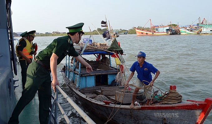 Tăng cường phổ biến pháp luật cho ngư dân khi vươn khơi (21/02/2018)